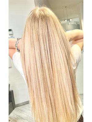 Luxuriöses Premium-Blond mit seidigem Glanz und perfektem Farbverlauf bei Coiffeur Team Laurentius Bonn